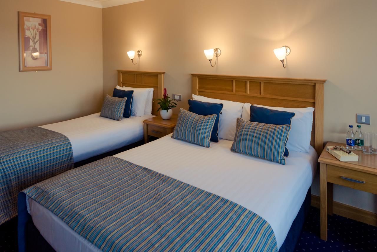 Отель Rochestown Lodge Hotel & Spa Дун-Лэаре