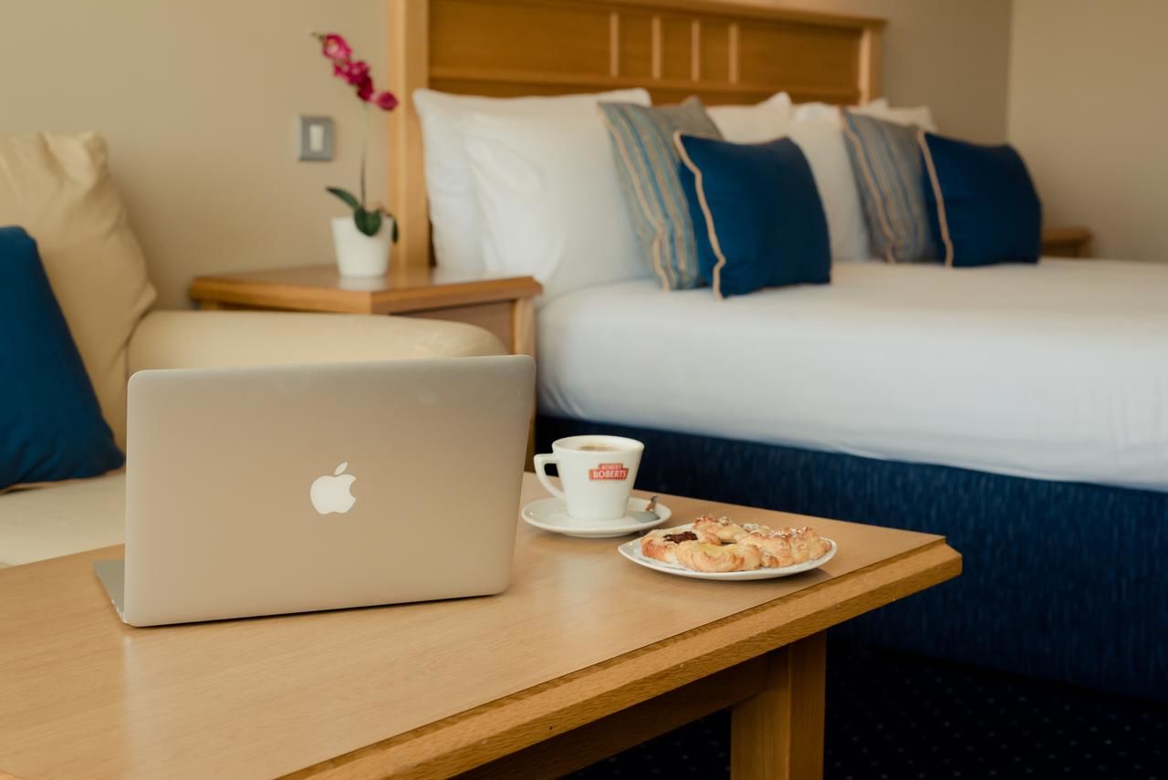Отель Rochestown Lodge Hotel & Spa Дун-Лэаре