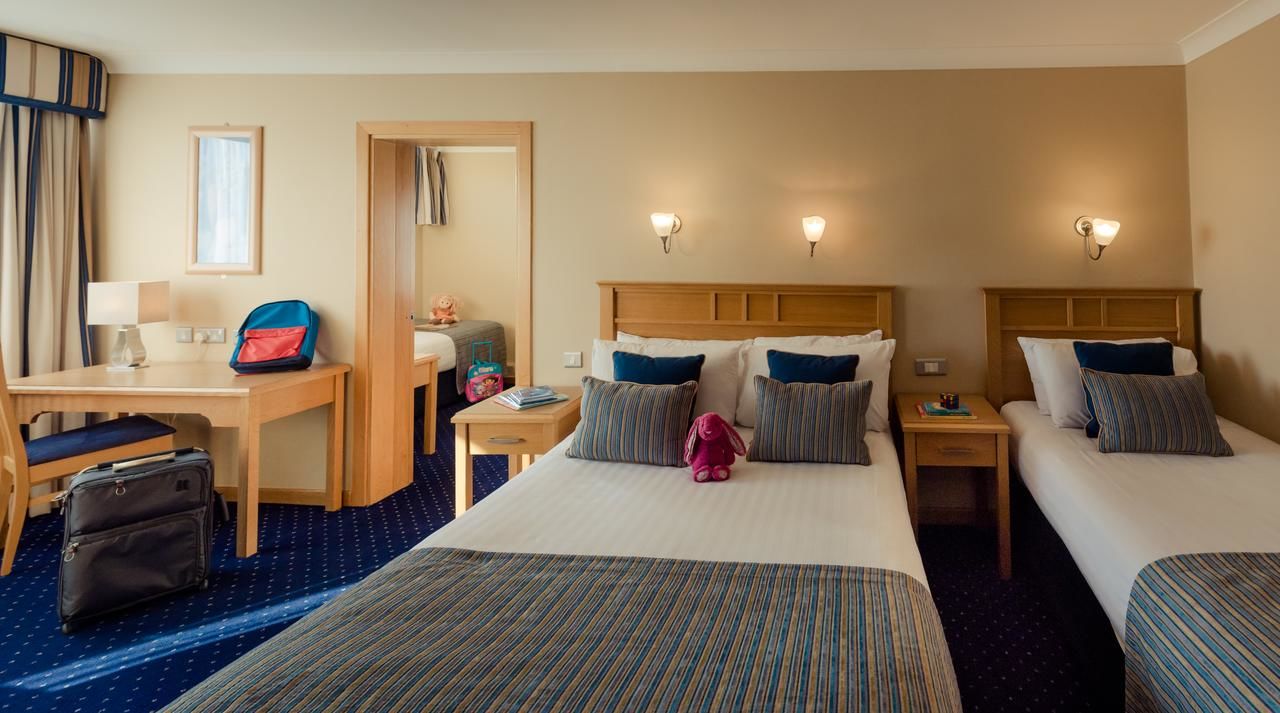 Отель Rochestown Lodge Hotel & Spa Дун-Лэаре